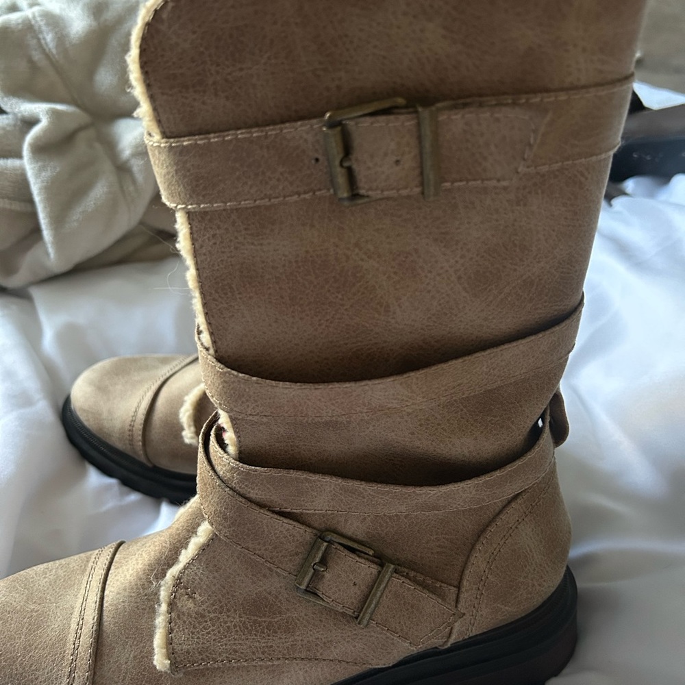 Rocket Dog size 8 boots